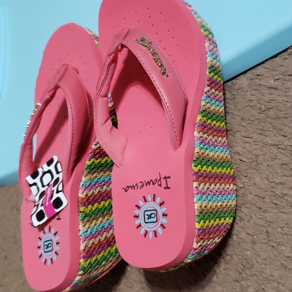 Slippers - Picture 2 of 3